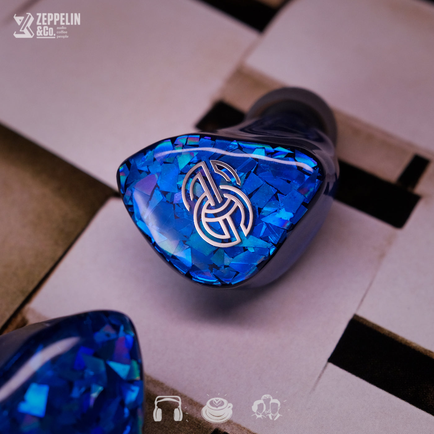 Eminent Ears Sapphire – Zeppelin & Co